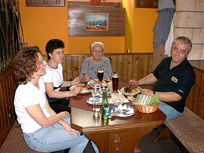 tn_U2certu020425_02_JPG.jpg