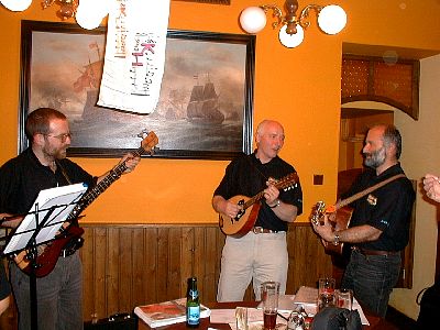 tn_U2certu020425_10_JPG.jpg