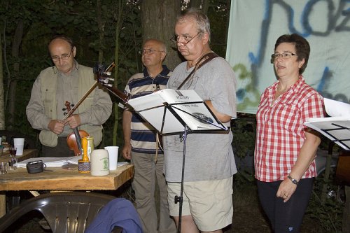 IMG_4124rw_mid.jpg