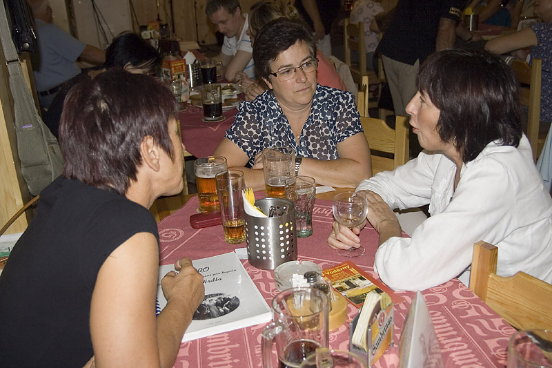 IMG_4174rw_mid.jpg